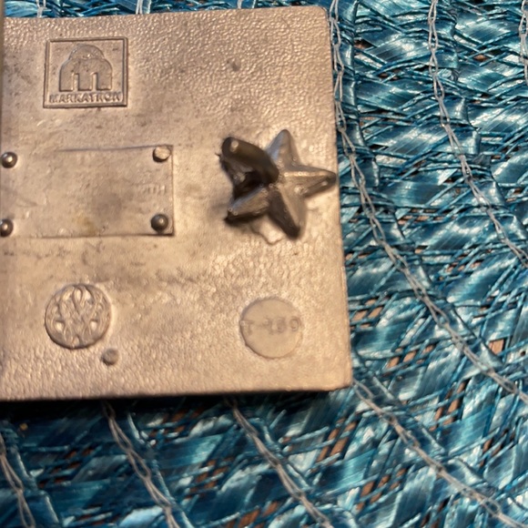 Vintage Budweiser belt buckle. - Picture 3 of 3